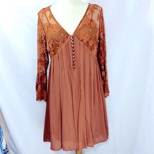 En Créme Lace Dress